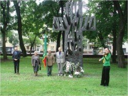Kaune, Ramybės parke – memorialas, skirtas 1941 m. birželio sukilimo aukoms atminti
