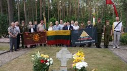 2020-07-04 Prie mons. A.Svarinsko kapo. D.Zimblienės nuotr.