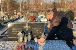 2021-10-31 Prie LKKSS VAS nario Raimondo Valiūno kapo Liepynės kapinėse