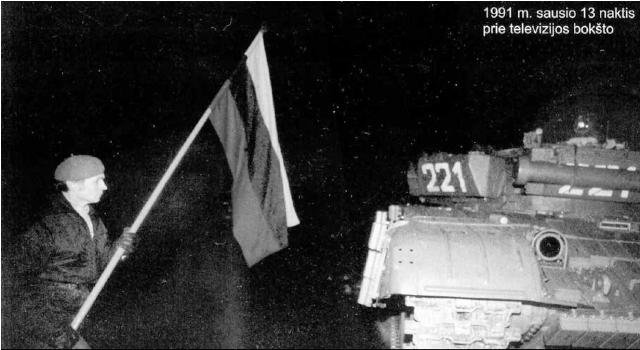 Algimantas Remeika 1991-ųjų Sausio 13-ą prie Televizijos bokšto Nuotrauka iš A. Remeikos asmeninio archyvo