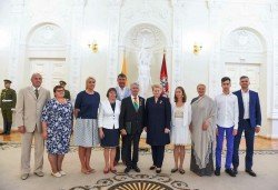 2016-07-06 Gasparo Genzbigelio šeima ir giminės su LR Prezidente Dalia Grybauskaite