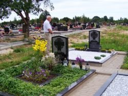 100_6899 2017-07-21 Liepynės kapinėse