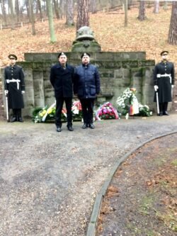 2017-11-19 Antakalnio kapinėse.