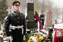 2018-02-16 Rasų kapinėse. T.Vinicko nuotr. (delfi.lt)