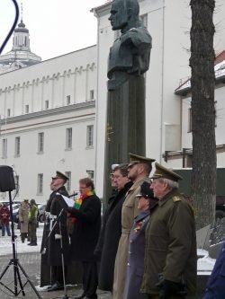 2018-02-16 Aikštėje prie krašto apsaugos ministerijos. M.Abaravičiaus nuotr.