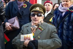 2019-02-16 Prie Lietuvos nepriklausomybės signatarų namų. J.Auškelio nuotr. (Delfi)