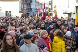 2019-02-16 Prie Lietuvos nepriklausomybės signatarų namų. J.Auškelio nuotr. (Delfi)