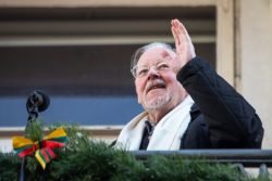 2019-02-16 Prie Lietuvos nepriklausomybės signatarų namų. J.Auškelio nuotr. (Delfi)