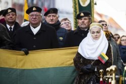 2019-02-16 Prie Lietuvos nepriklausomybės signatarų namų. L.Balandžio nuotr. (15min)