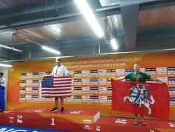 2019-08-13 Gwangju. R.Šermukšnis ant 3-jo garbės pakylos laiptelio