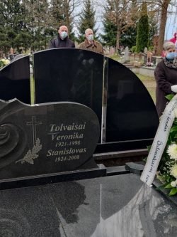 2021-04-20 Naujosiose Salininkų kapinėse. L.Ladigos nuotr.