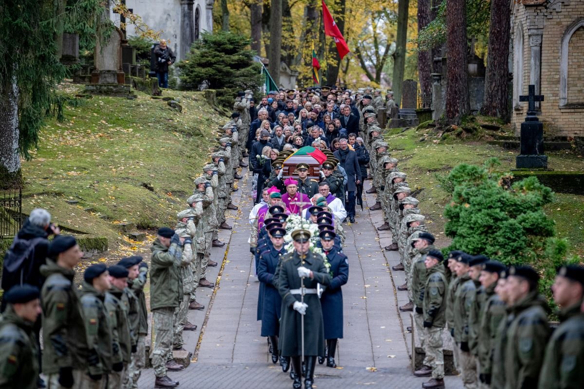 Lietuvos karių šlovės kalnelyje palaidojome didį karį ir vadą