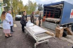 2023-10-23 „Jungtinė misija“ vienai karo ligoninei Poltavos srityje pristatė medicininės paskirties įrangos, farmacijos ir asmens higienos produktų. Romo Eidukevičiaus nuotr.