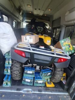 2023-10-29 Į Ukrainą išvykome 5-iais automobiliais. Vežamės ir keturratį. Arūno Surdoko nuotr.