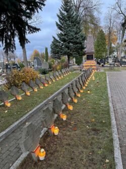 2023-11-01 Ukmergės Vaižganto g. kapinėse. A.Vareikio nuotr.