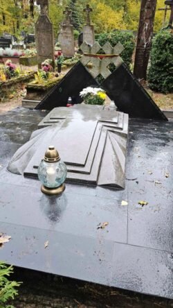 2023-11-02 DKA štabo viršininko Benedikto Trakimo-Genelio ir DKA štabo ryšininkes Onos Trakimienės-Snieguolės kapas Migūčionių kapinėse (Elektrėnų sav.) . G.Trakimo nuotr.