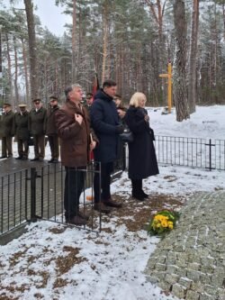 2024-01-28 13:00-14:00 Prie kryžiaus sudegintam Kaniūkų kaimui ir išžudytiems jo gyventojams atminti. Antano Buroko nuotr.