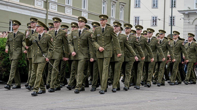Kariuomenės kūrėjai kviečiami į pirmojo karininko laipsnio suteikimo ceremoniją
