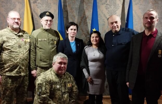 Laisvės gynėjų dieną Lietuvos ambasadoje Ukrainoje paminėjo LKKSS garbės nariai